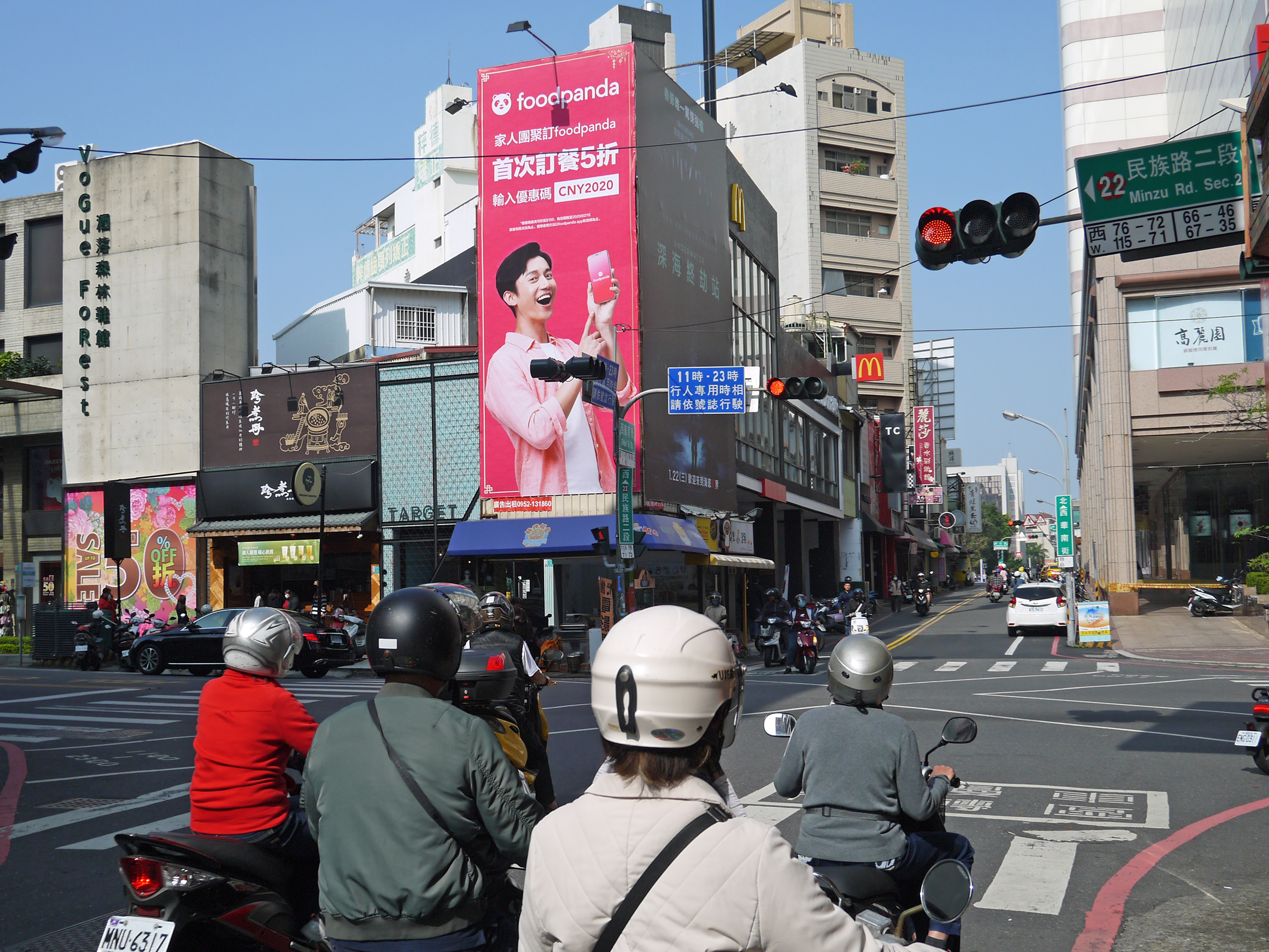 台南新光三越中山店(民族路B面) 商圈看板-1-刊登類型:電影宣傳